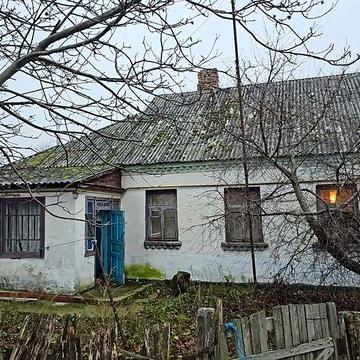 Частина будинку з комунікаціями, є газ світло вода