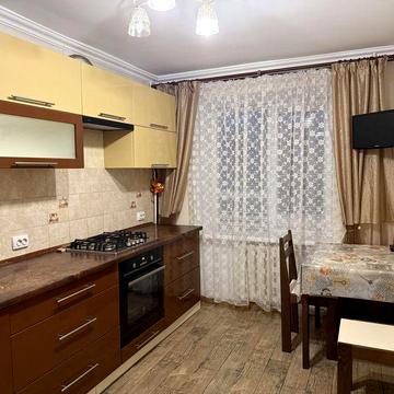 Оренда трикімнатної квартири по Конякіна