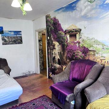 1 Комн Затонского / конечная 146 автобуса/ газ