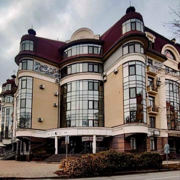 Сонячний парк Конституції 13 закритий двір