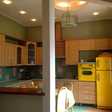 Продам простору 2-кімнатну квартиру по вул. Юліана Матвійчука