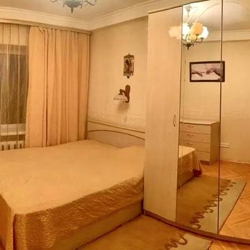 Митрофана Довнар-Запольського вул., 6