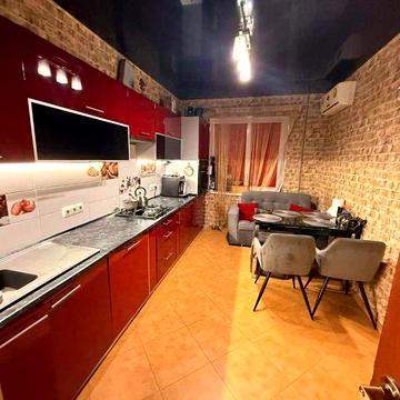 2во кімнатна в будинку з червоної цегли на вул. Сахарова