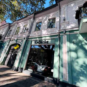 Продам 2 ком. квартиру ( под офис) ул. Пушкинская свой вход