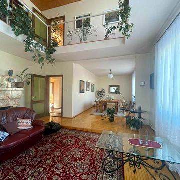 Продаж 2-во поверхового будинку