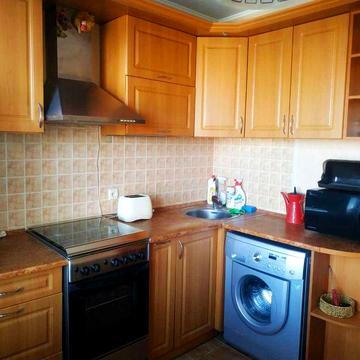 1 кімнатна квартира з меблями та технікою.