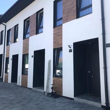 Амосова вул., 21