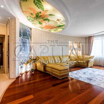 Простора квартира на пр-т Володимира Івасюка 6