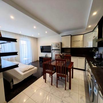 3 кімнатна квартира з гаражем Центр