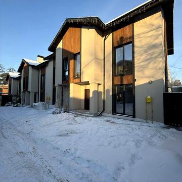 Таун в закритому містечку. Центральні комунікації.