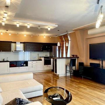 Лабораторна вул., 8