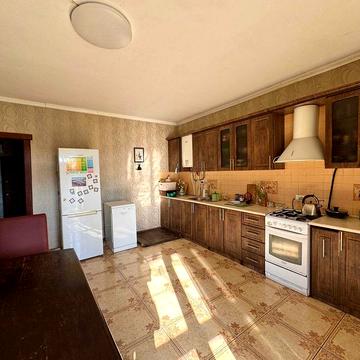 Добротний окремий будинок з великою земельною ділянкою в с. Немовичі