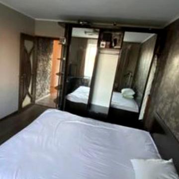 Правобережна, 33