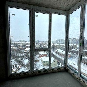 1 кімнатна по вул. Бандери - весною можна робити ремонт!