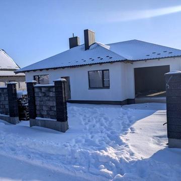 Просторий будинок біля міста