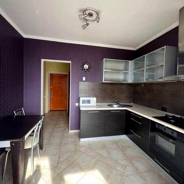 Просторная 1к в Монолите