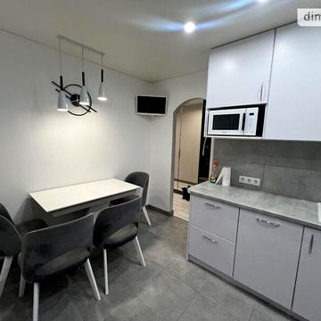 Продаж 4к Квартира Сяйво вулиця