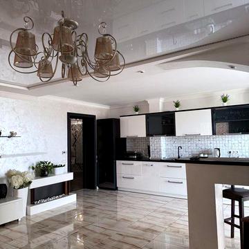 Трьох кімнатна квартира біля торгівельного центру Лавина