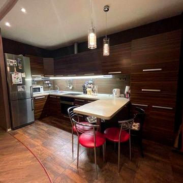 Сдам 2-к квартиру 109м2. ул. Урловская, 11/44. 28000 грн