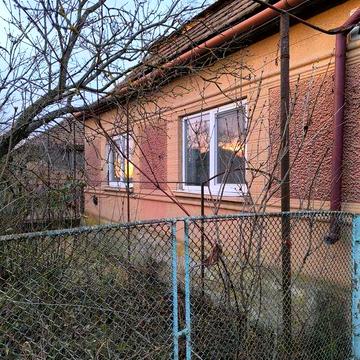 Будинок з земельною ділянкою