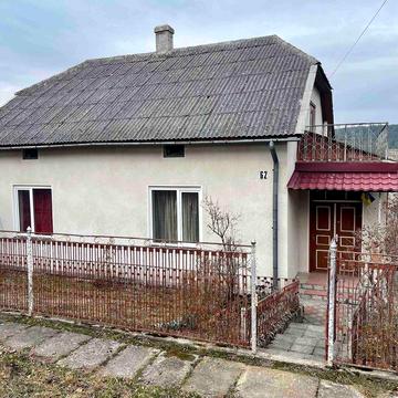 Продається будинок з земельною ділянкою