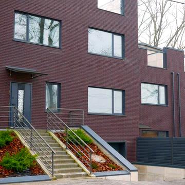 Таунхаус на вул. Києво-Мироцька, центр міста! Власне подвіря.