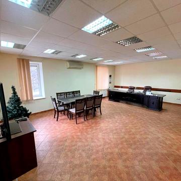 Василя Стуса просп., 15б