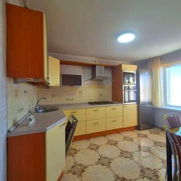 2х кімнатна з ремонтом меблями і технікою