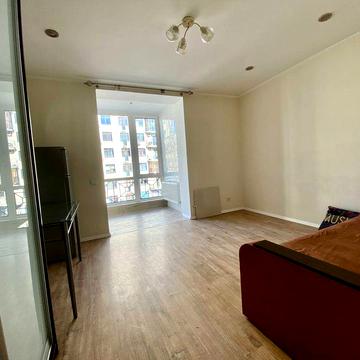 Продаж 1 кімнатна студія! З Ремонтом! Поруч вся інфраструктура!