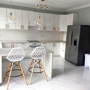 Здам танхаус у Святопетрівському з паркомісцем.Є генератор,камін