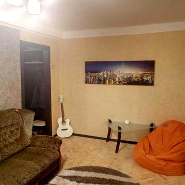 Оренда квартири 3-й поверх, газ, 2 кімнати Дарницька площа,