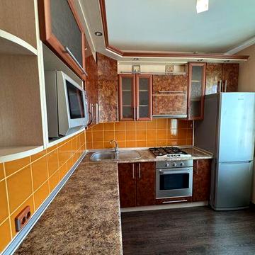 Продаж 3- х кім. квартири з лічильником тепла, на Єськова