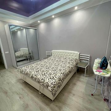 Небесної Сотні просп. (Маршала Жукова), 3А