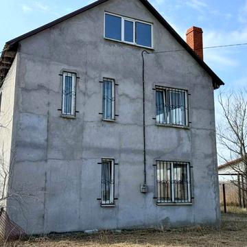 Продам дом в Каролино-Бугазе. 3 уровня.