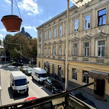 Продаж 2-кімнатна квартира в центрі Львова – вул. Лазнева.