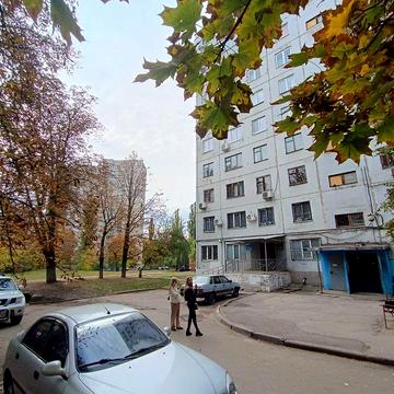 Продам 4 к. квартиру Тракторостроителей 533 м/н метро Салтовское