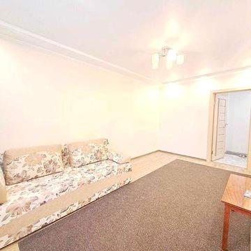 Крушельницької 13, 1к квартира, 3й поверх, метро Харківська, Є Торг!