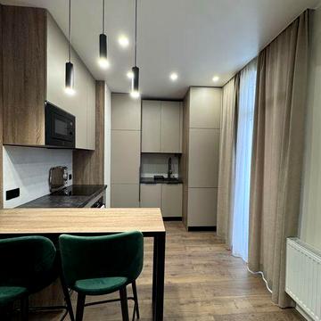 Оренда 1,5 квартири на набережній біля парку