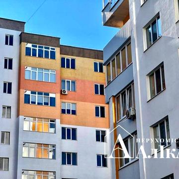 Продам велику 2-кімнатну квартиру в новобудові в центрі