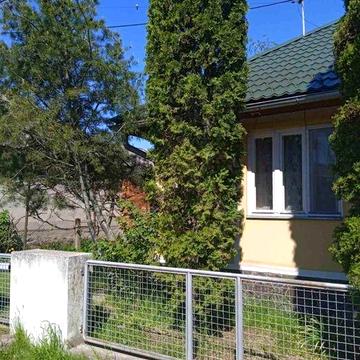 Затишний будинок у Середньому