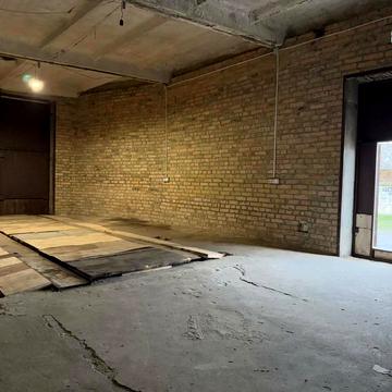 Привокзальна вул., 11