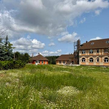 Будинок з озером