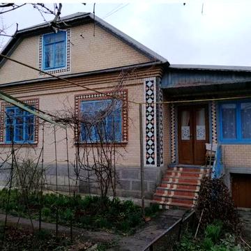 Продаж будинку на два входи