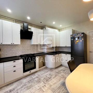 Без комісії. Двокімнатна квартира з гарним ремонтом.