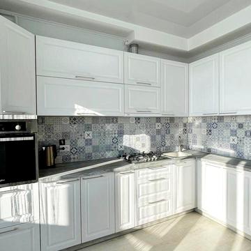 Угорська вул., 14