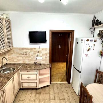 Оренда 3к квартири з газовим інд/опаленням/3 пов/5хв на авто до центру