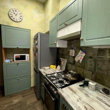 Продам трикімнатну квартиру з ремотом вул.Базарна