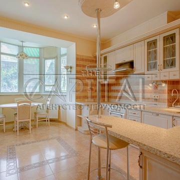 Вячеслава Чорновола вул., 25