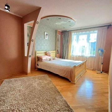 Продається простора 3-кімнатна квартира —вул. Миколи Пимоненка, 15А