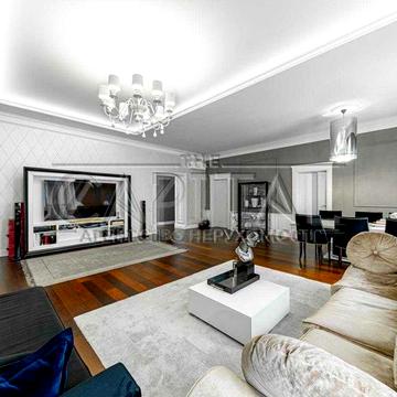 Ексклюзивна велика квартира в самому серці столиці